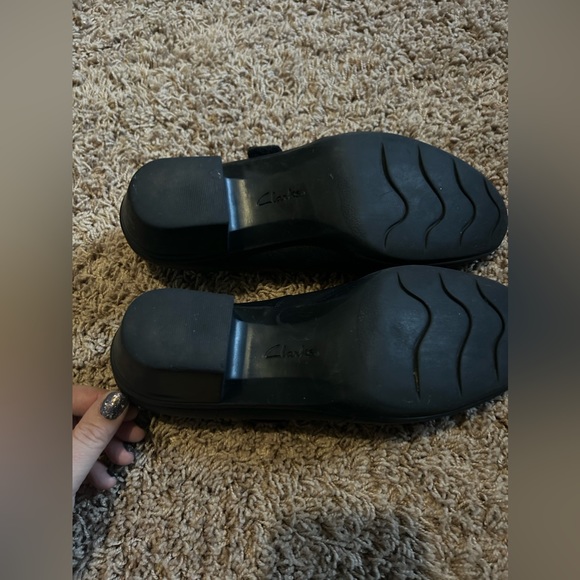 Clarks black heeled size 9 womens slip ons - Picture 3 of 5